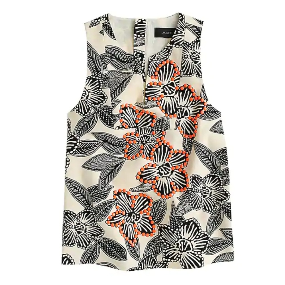 Notched shell in embellished Polynesian floral